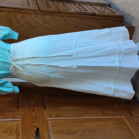 Wrap around Maxi Skirt, fits many sizes - Picture 4 of 8